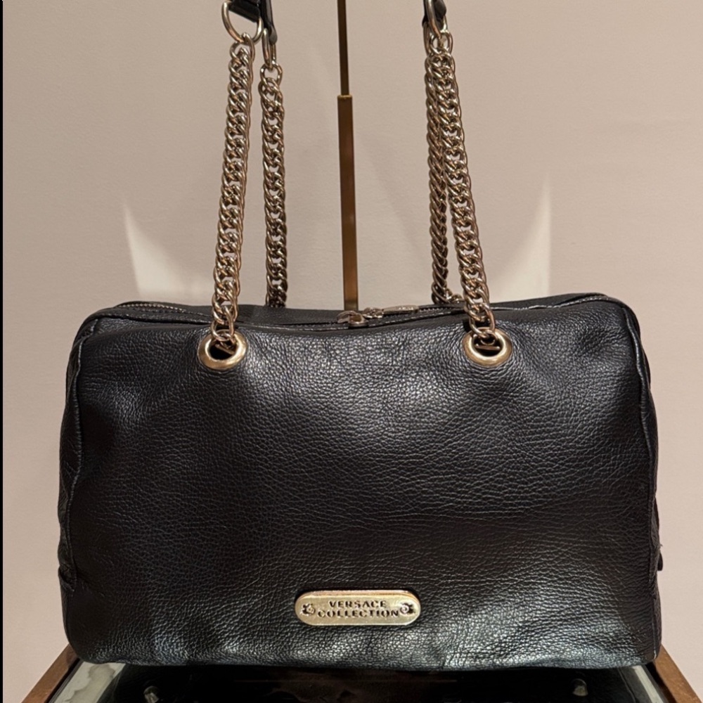 VERSACE COLLECTION BLACK PEBBLED LEATHER SHOULDER BAG W/CHUNKY GOLD CHAIN STRAPS